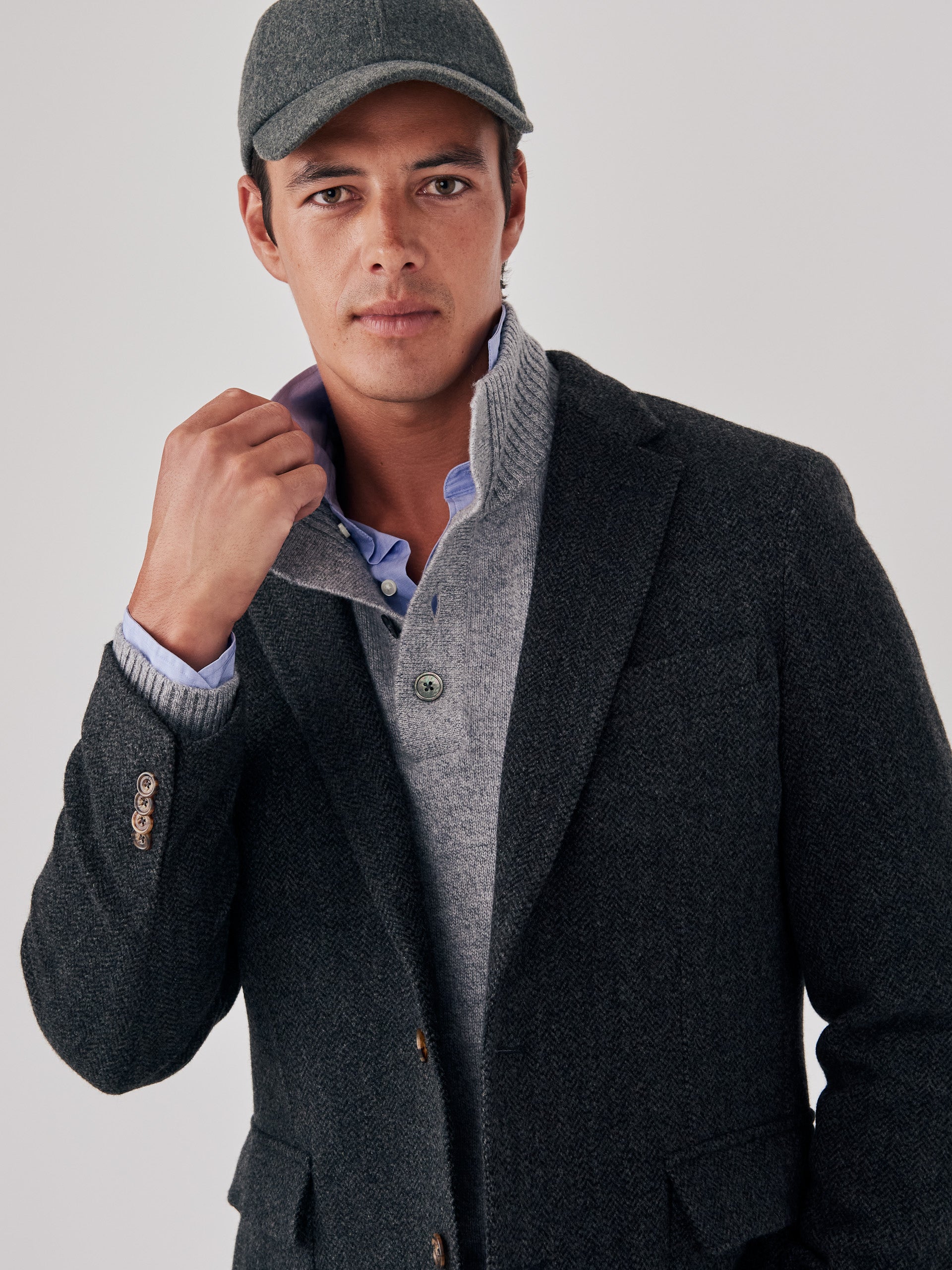 mccown_0230126466_herringbone_charcoal_grey_mock_neck_0214091022_h_lt_grey_027-1