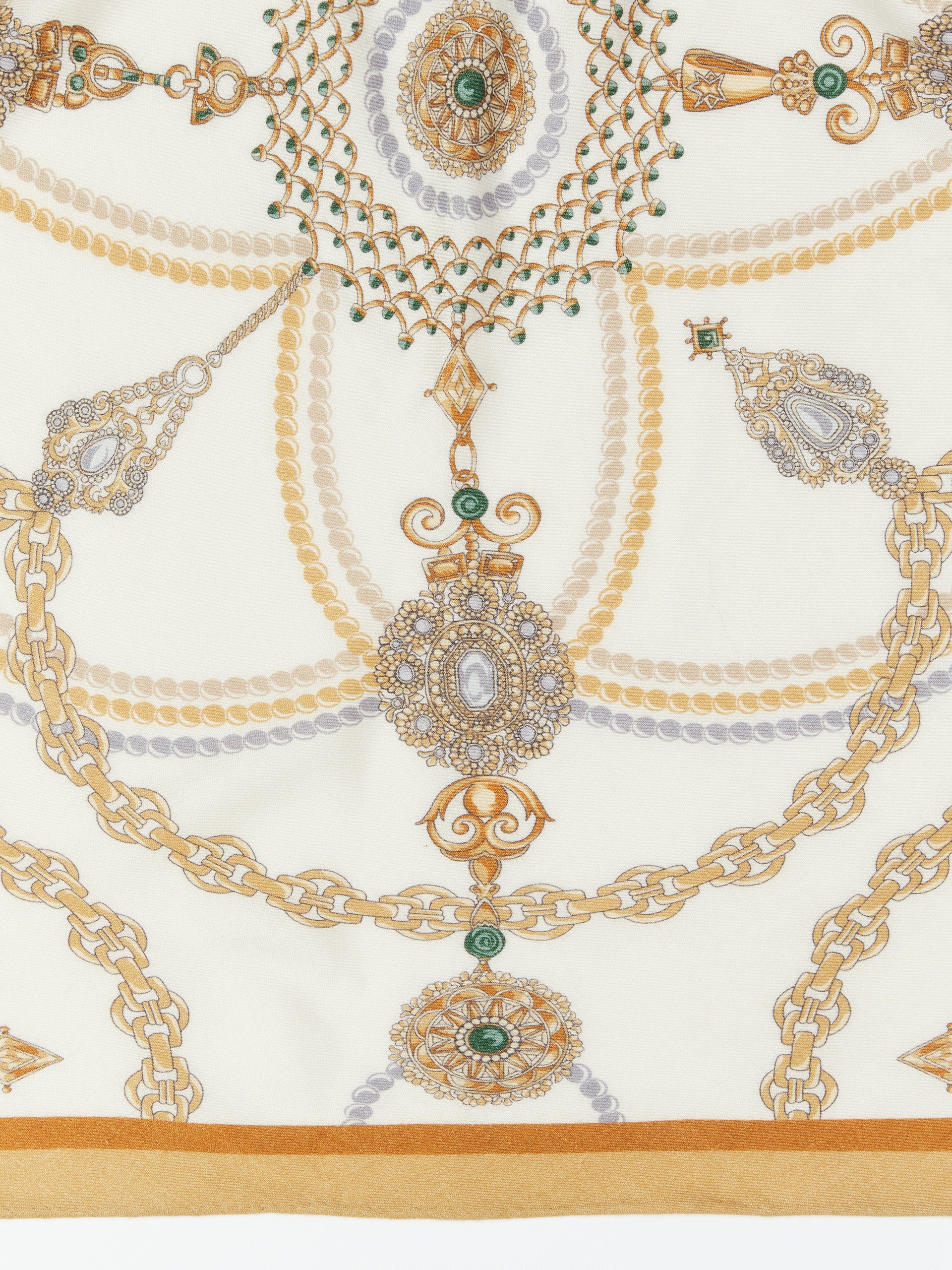 sarita_0216826497_london_corner_off_white_green_gold_020-1